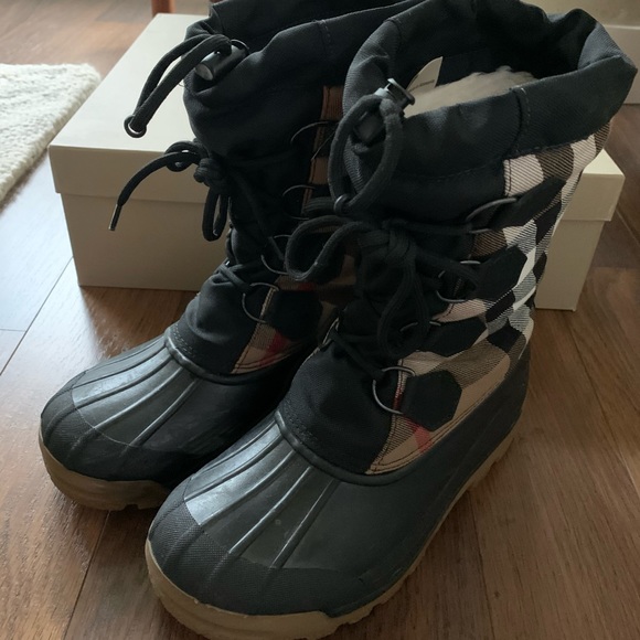 *Sold* Burberry Sorel / Winter Boots - Picture 2 of 7